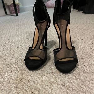 SIZE 6 heels never worn tags still on